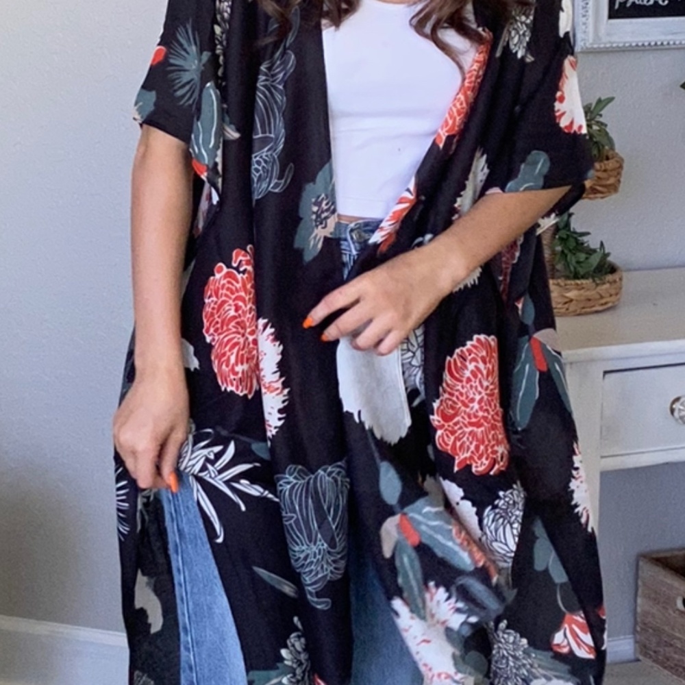 Black Floral Bold Kimono